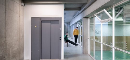 Imagen de la noticia: Instalación de ascensor en el Polideportivo Hermanos Induráin de Villava-Atarrabia